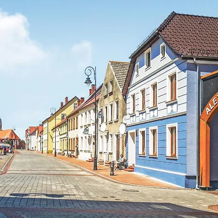 2 Bedroom Cozy In Ferienhaus Nowe Warpno