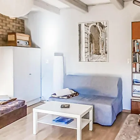 2 Bedroom Cozy In Holiday home